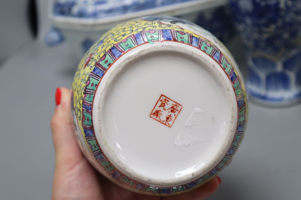 An 18th century Chinese blue and white tureen and cover, height 25cm, a Kangxi blue and white vase and three jars